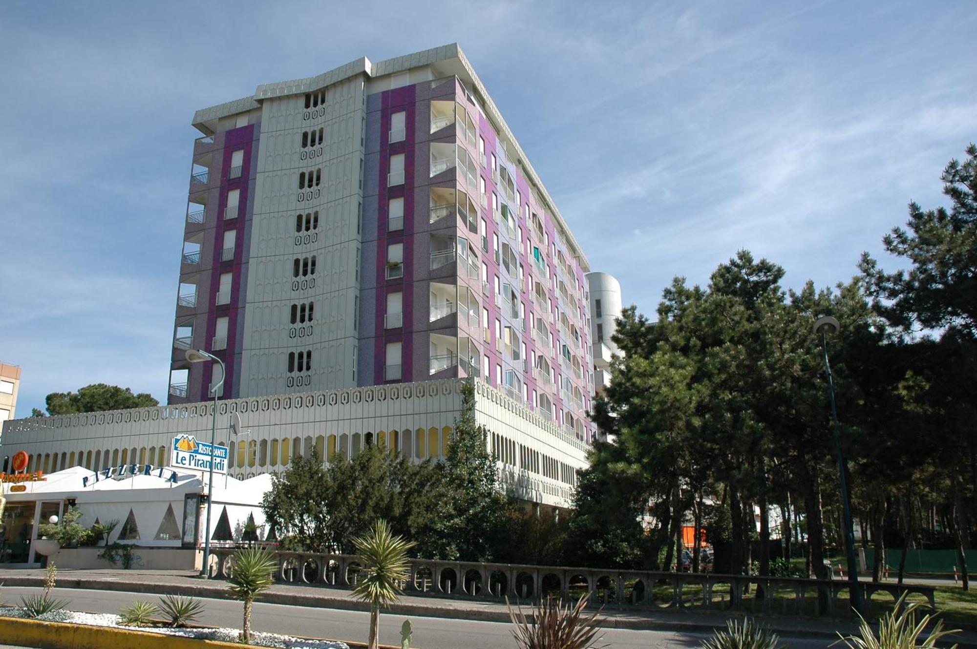 Residence Millefiori Lignano Sabbiadoro Exteriör bild
